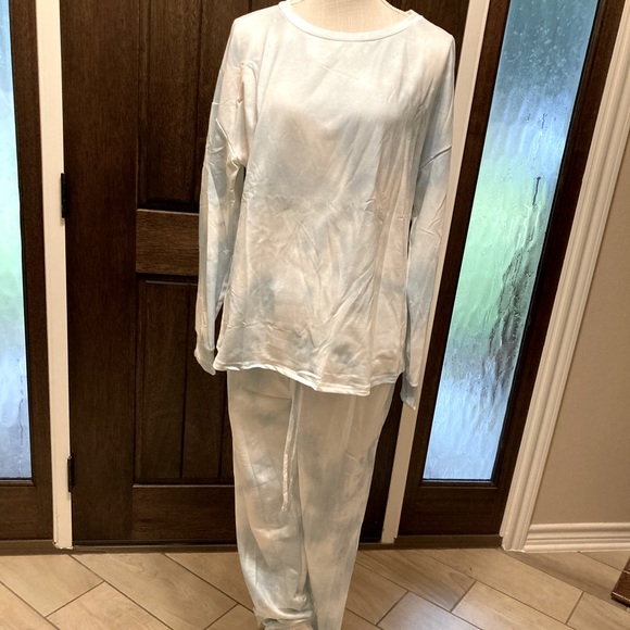 Lounge Set in GreenTie Dye - Picture 2 of 5